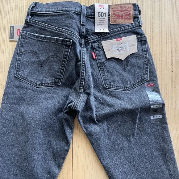 Levi’s 501 skinny Womans Dark Gray Jeans Button Fly High Rise size 24x28 raw hem - Picture 9 of 10